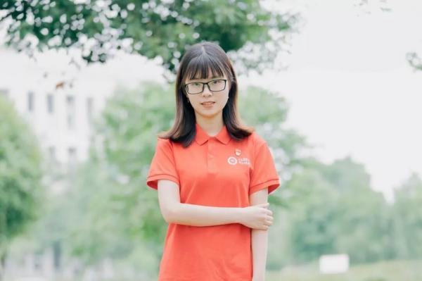 钟秋圆.jpg 钟秋圆.jpg